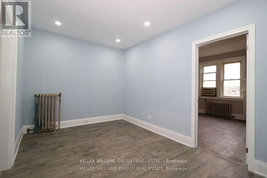 2 - 84 SIMCOE STREET N, #2