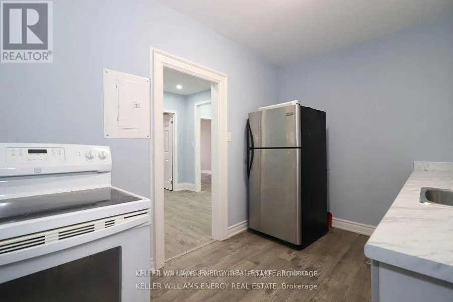 2 - 84 SIMCOE STREET N, #2