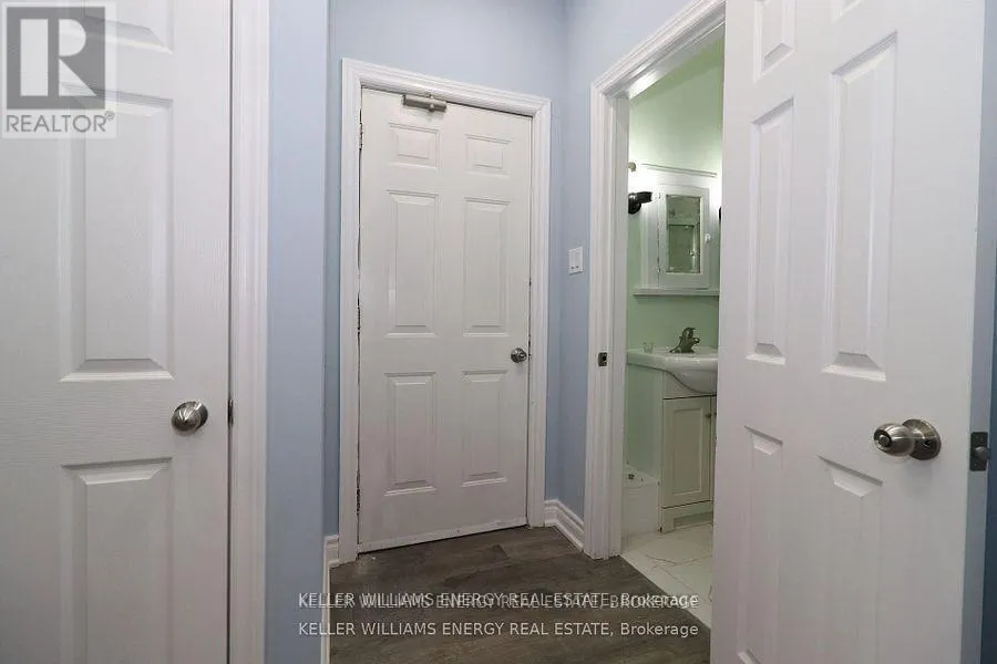 2 - 84 SIMCOE STREET N, #2