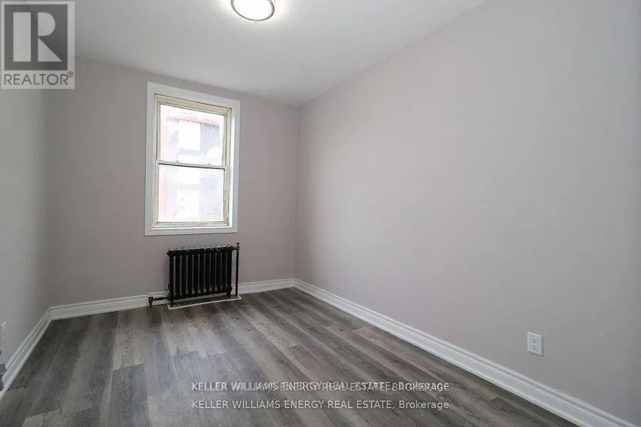 2 - 84 SIMCOE STREET N, #2