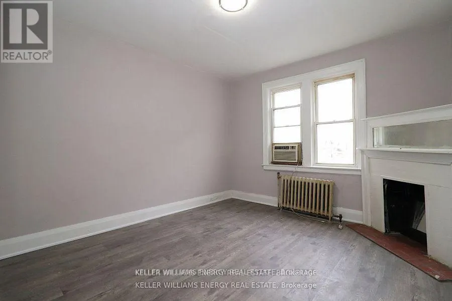 2 - 84 SIMCOE STREET N, #2