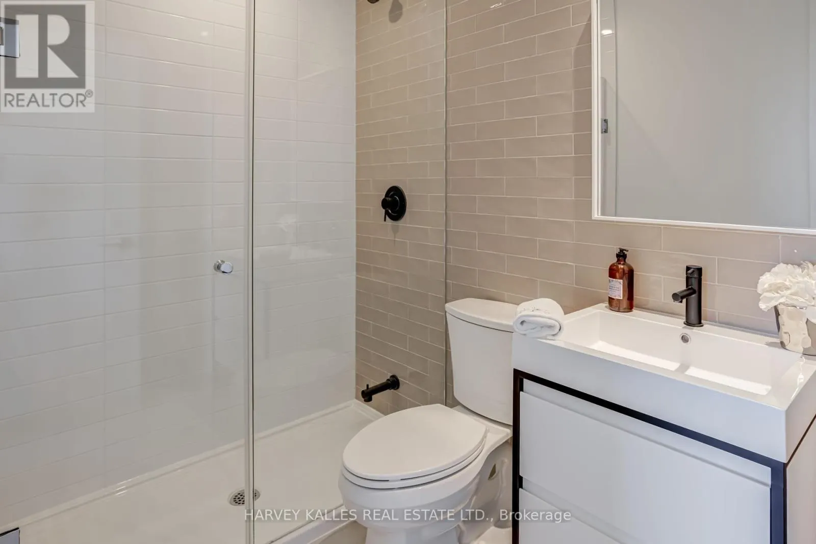 541 - 150 LOGAN AVENUE