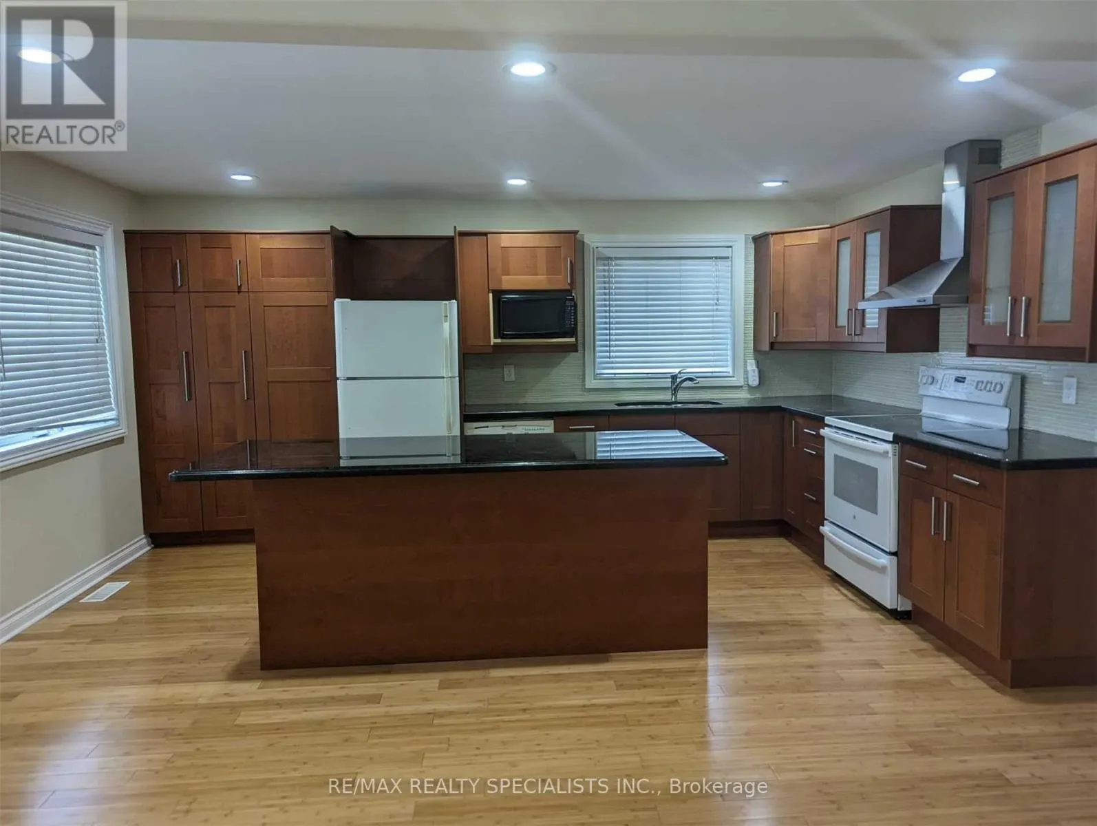 UPPER - 1412 LAKEFIELD STREET