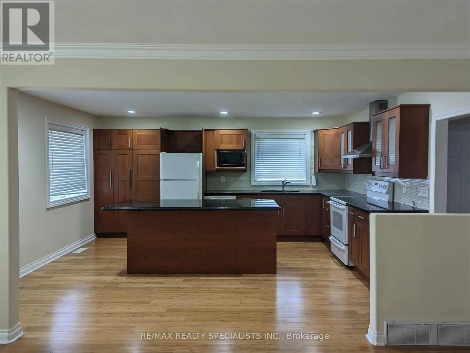 UPPER - 1412 LAKEFIELD STREET