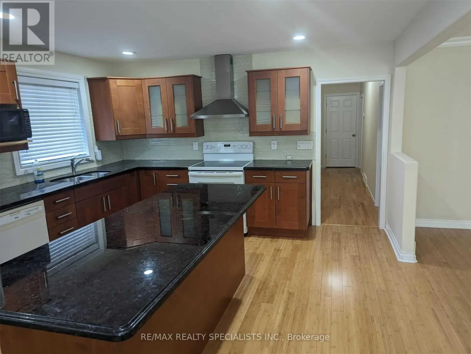 UPPER - 1412 LAKEFIELD STREET