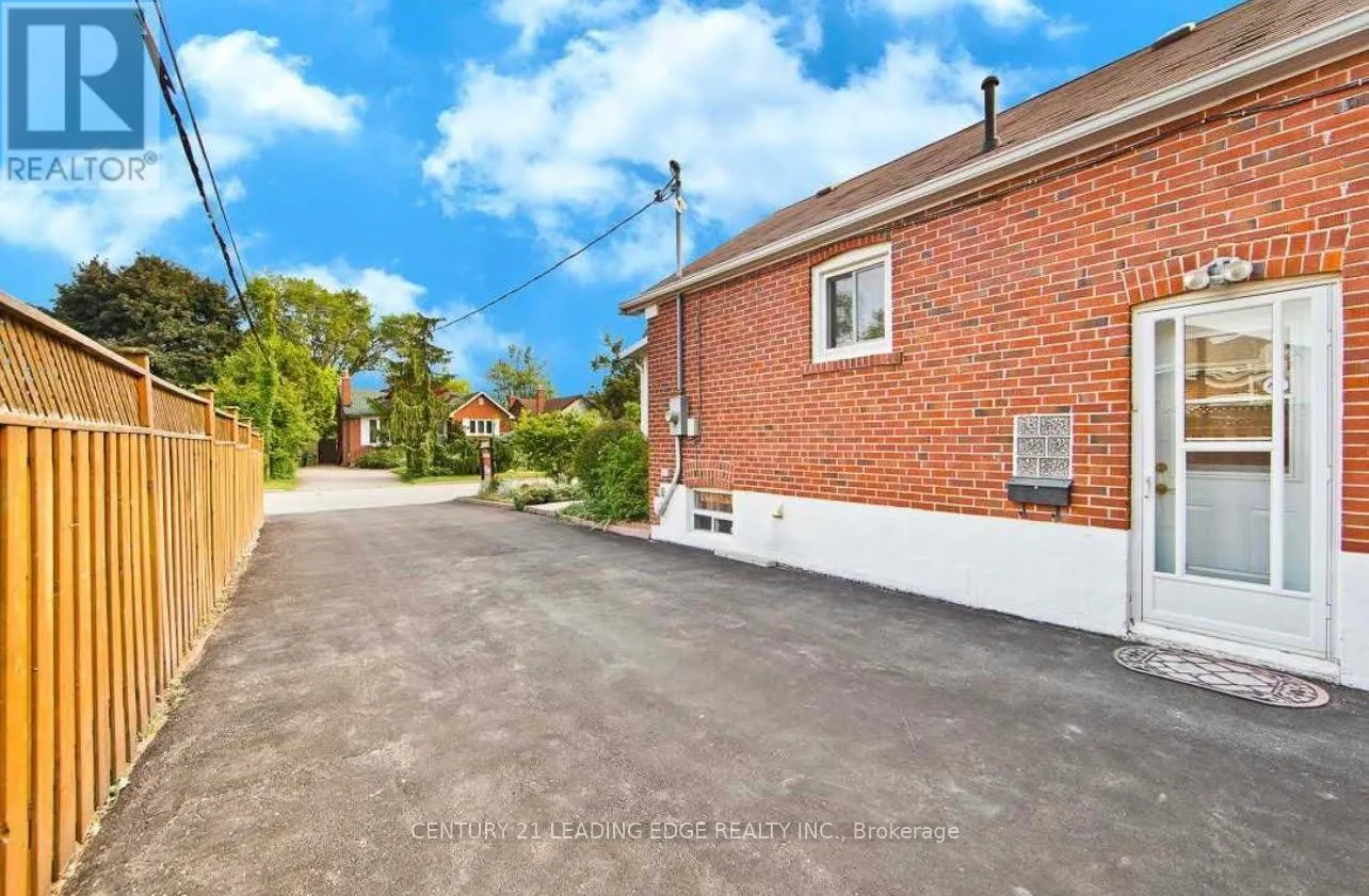 UPPER - 26 SCOTSWOOD ROAD