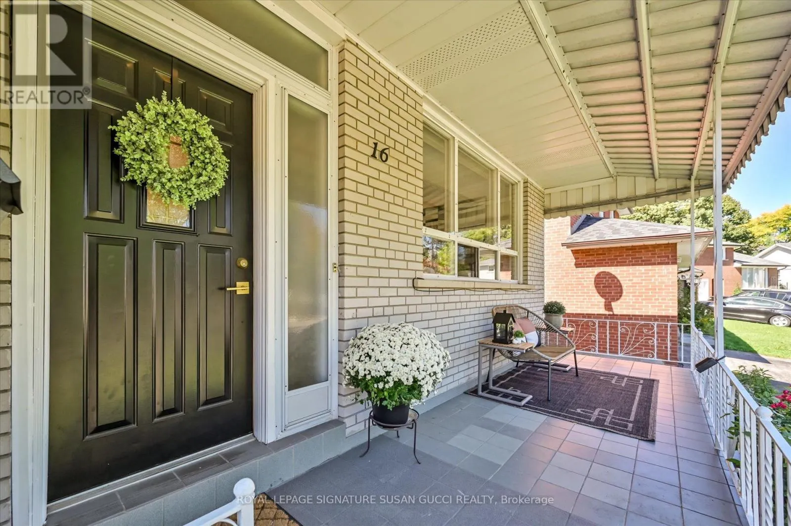 16 MUNFORD CRESCENT