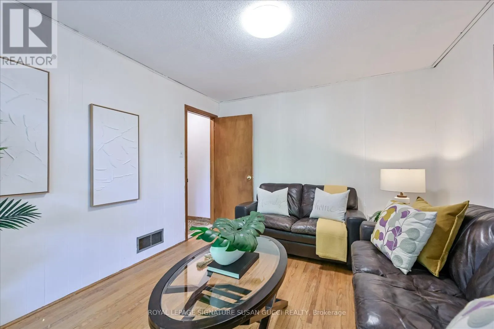 16 MUNFORD CRESCENT