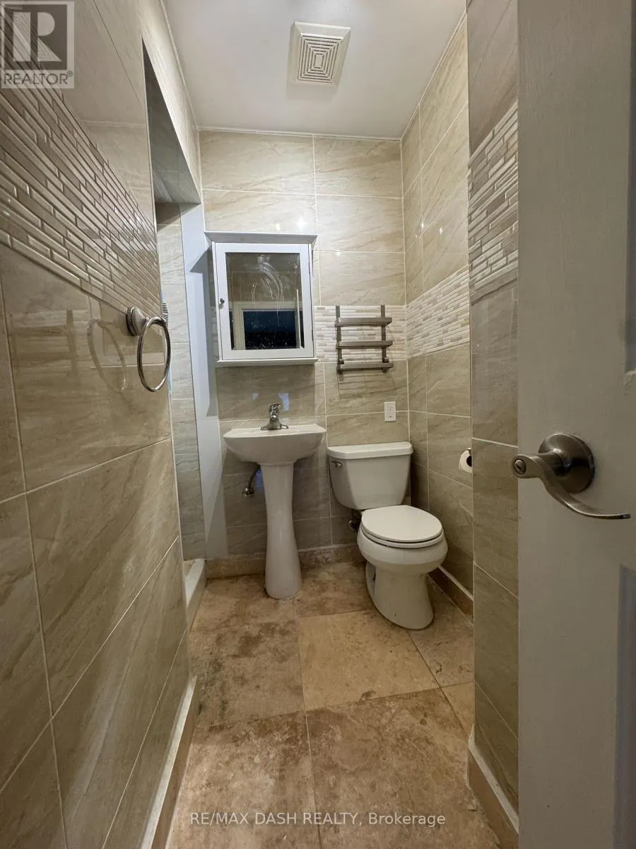 MAIN FL - 1531 QUEEN STREET E