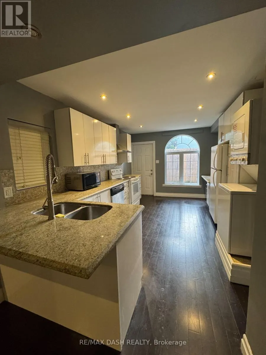 MAIN FL - 1531 QUEEN STREET E