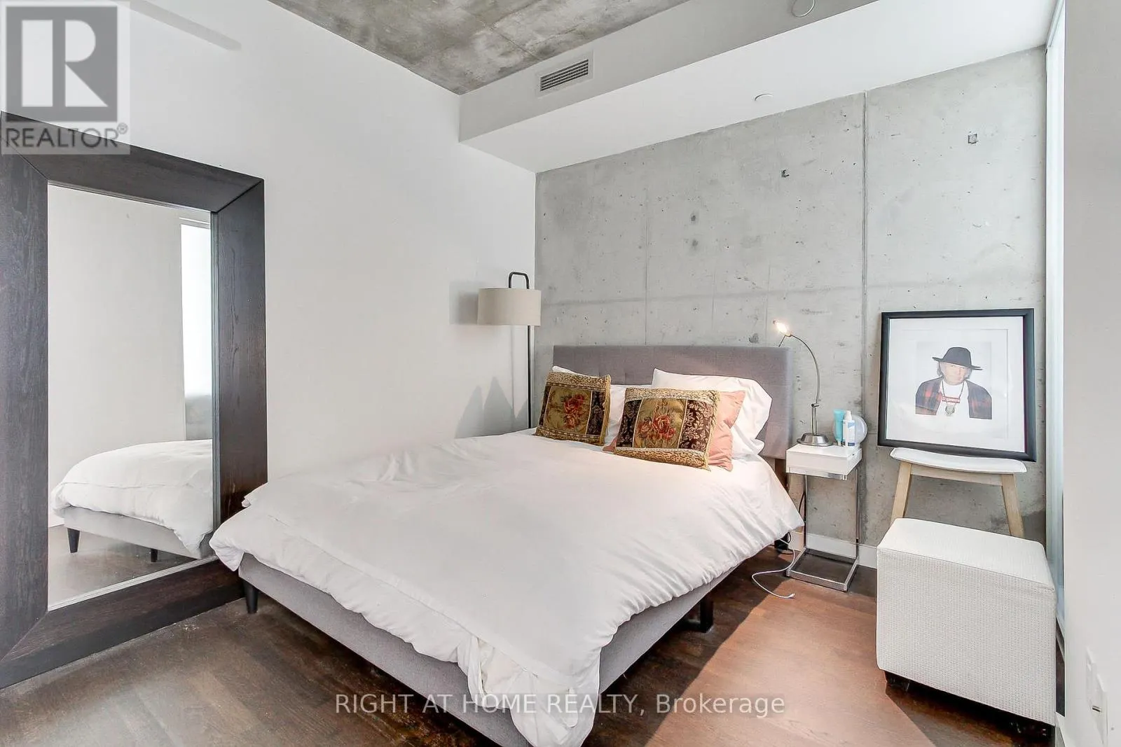 206 - 246 LOGAN AVENUE