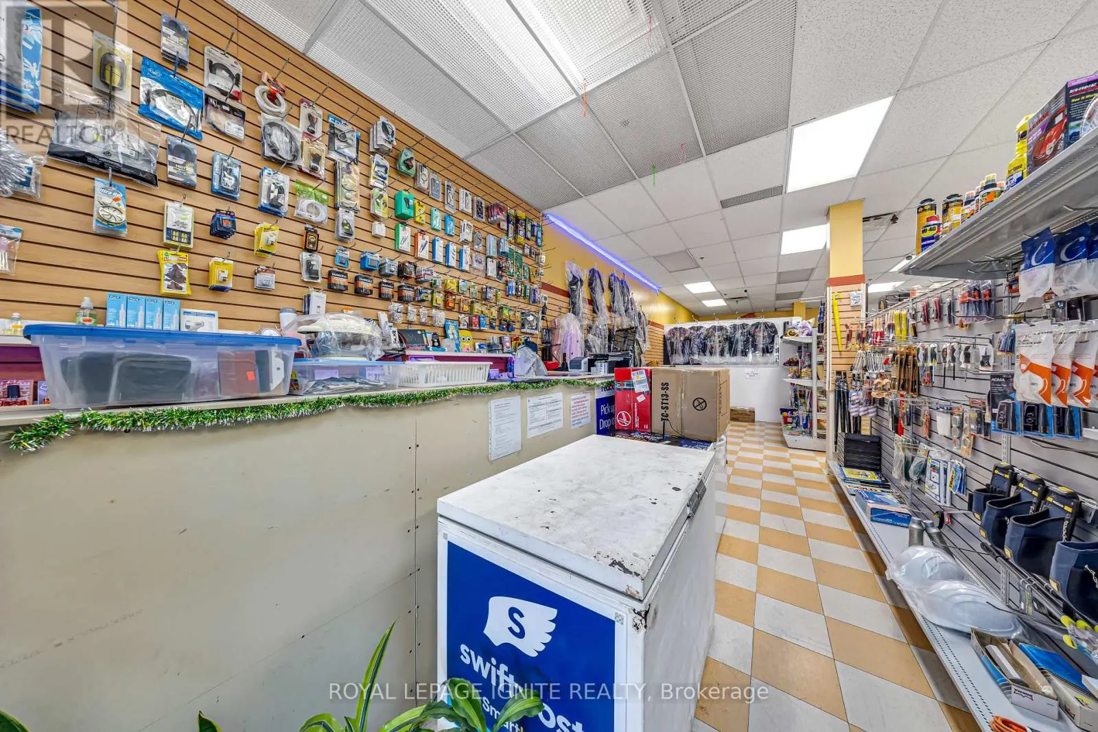 8 - 2650 LAWRENCE AVENUE E