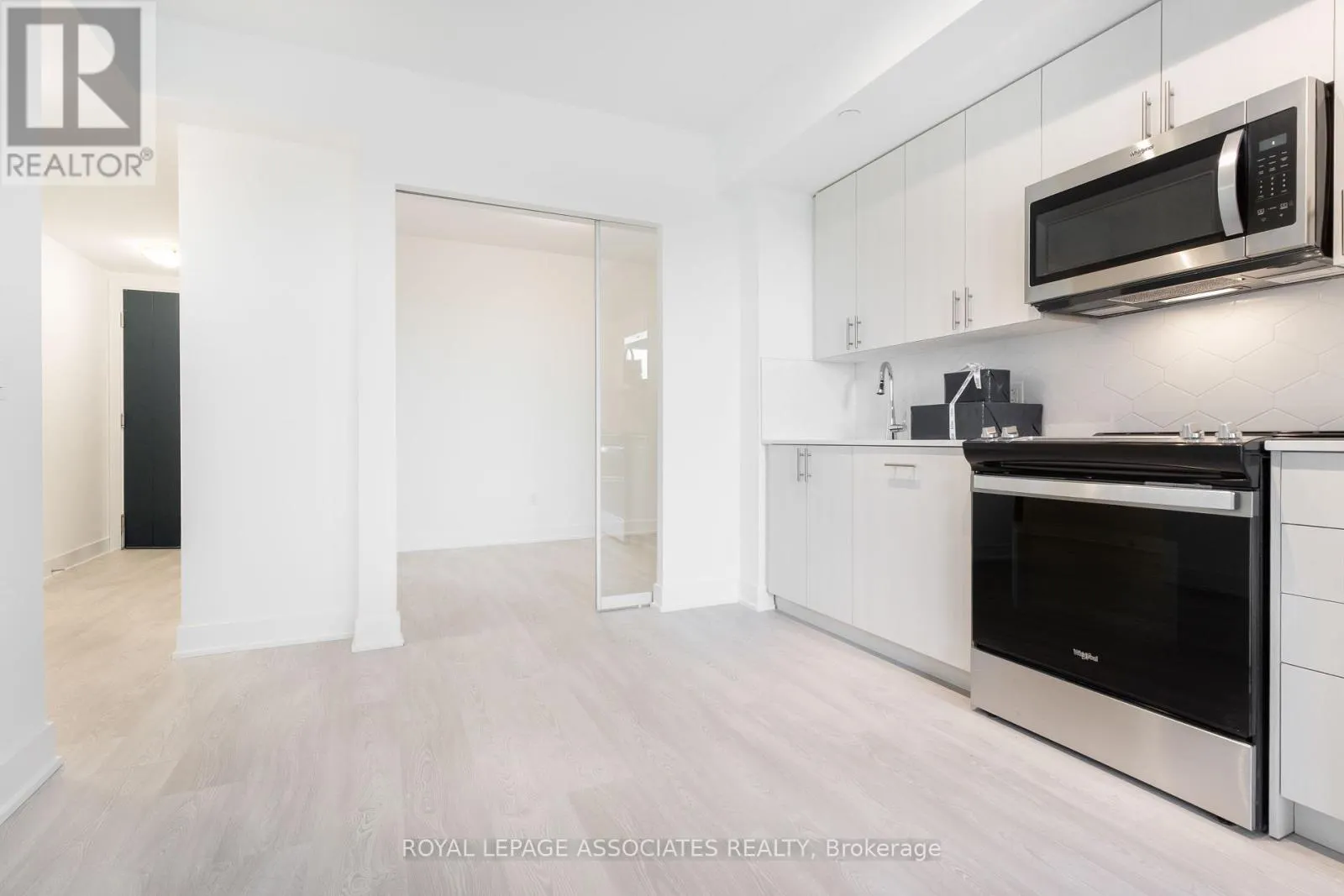 1832 - 2545 SIMCOE STREET N