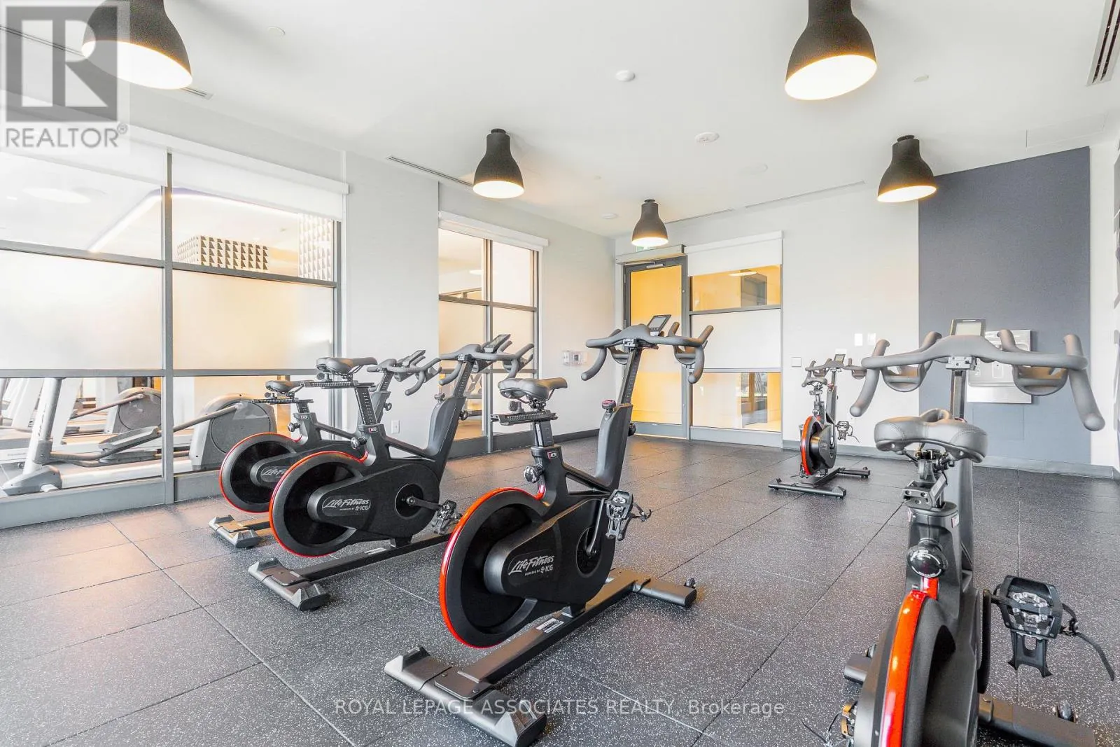 1832 - 2545 SIMCOE STREET N