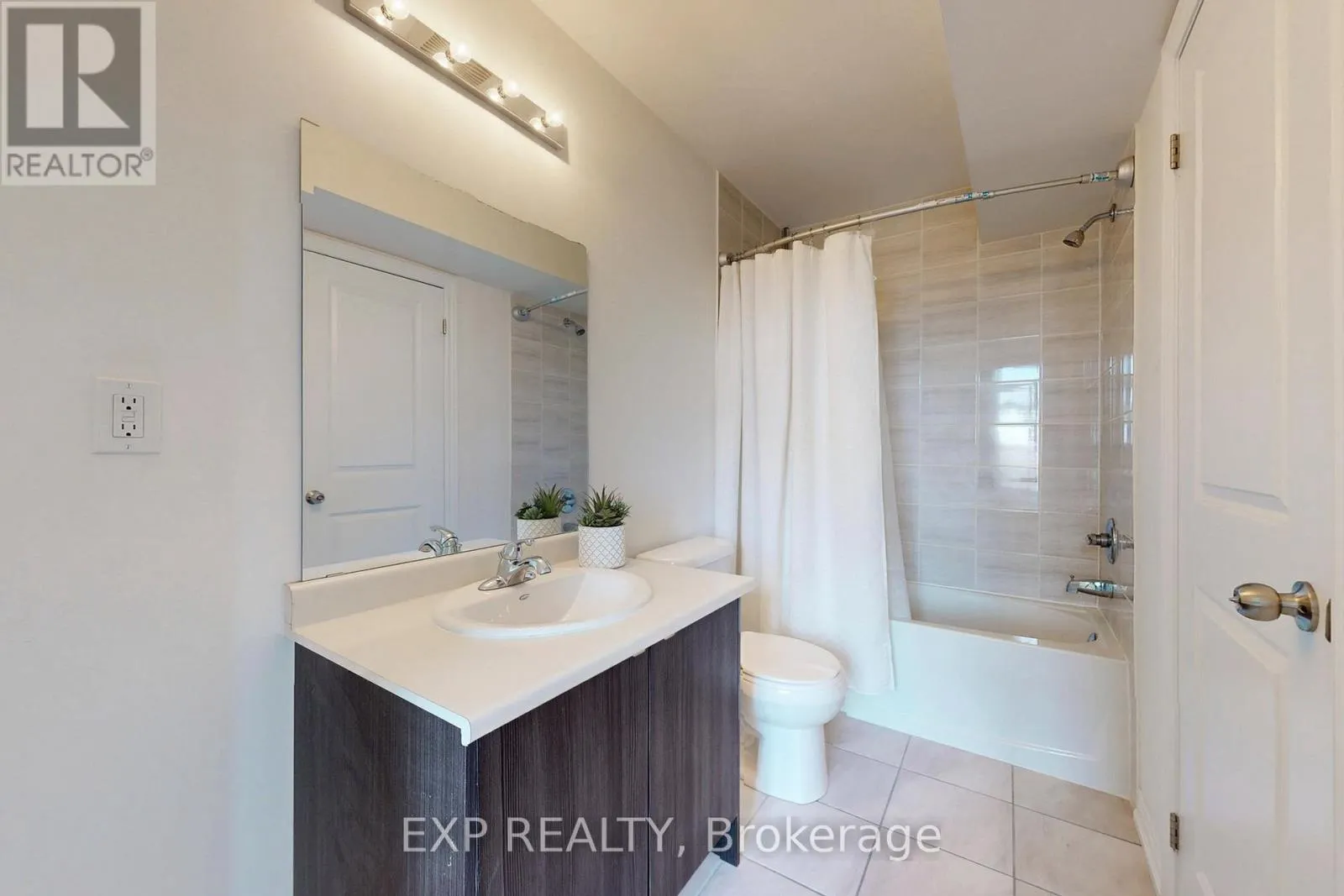 94 - 2584 WILLIAM JACKSON DRIVE