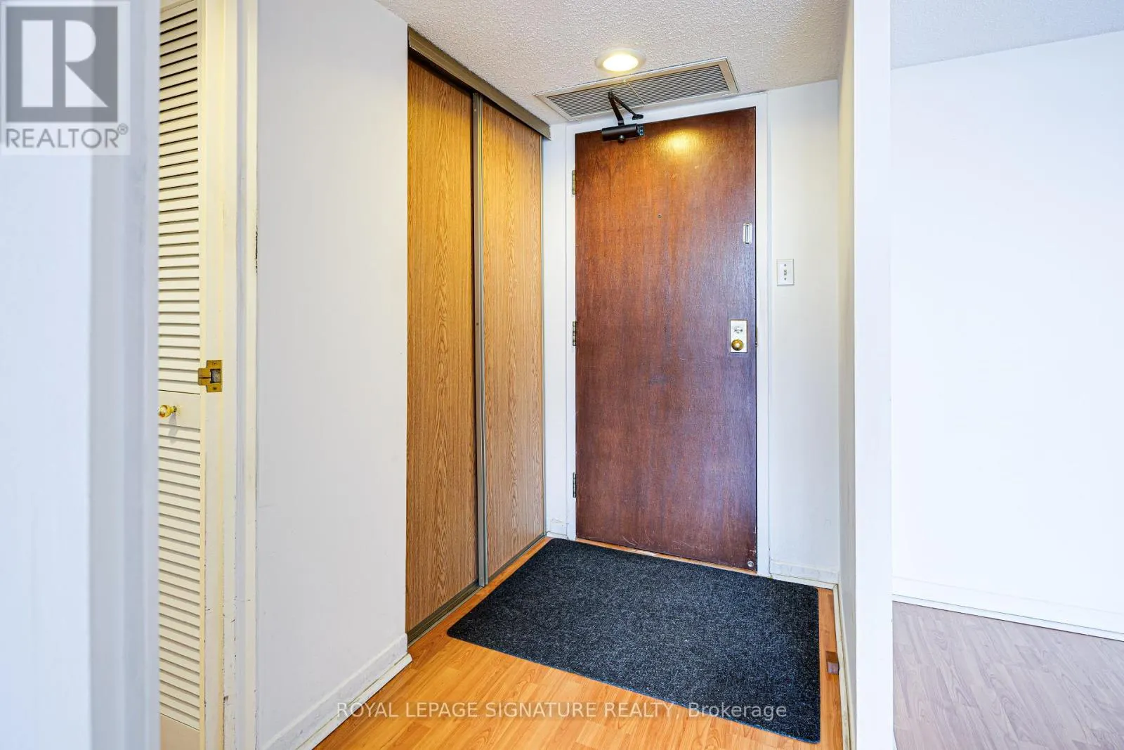 405 - 150 ALTON TOWERS CIRCLE