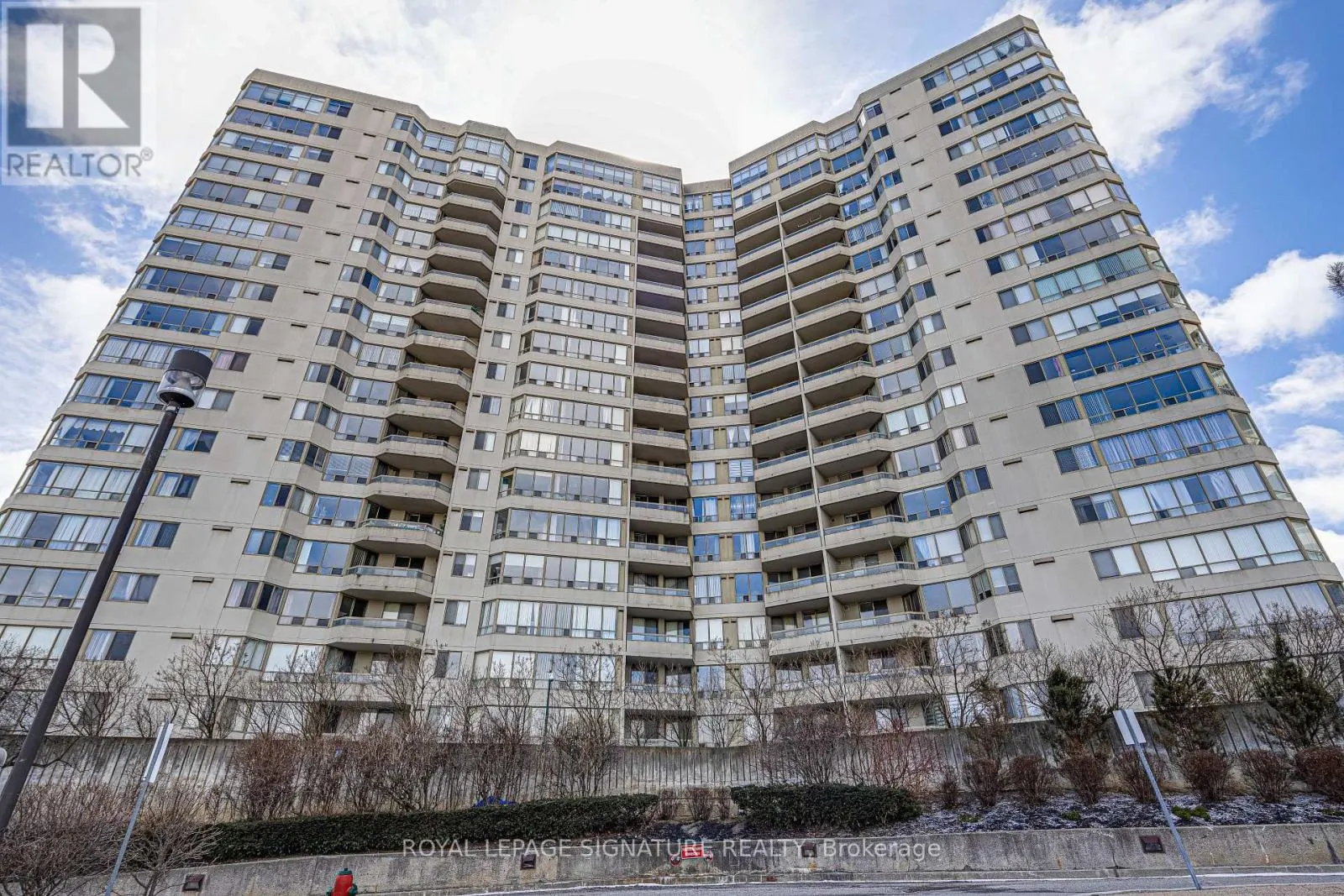 405 - 150 ALTON TOWERS CIRCLE
