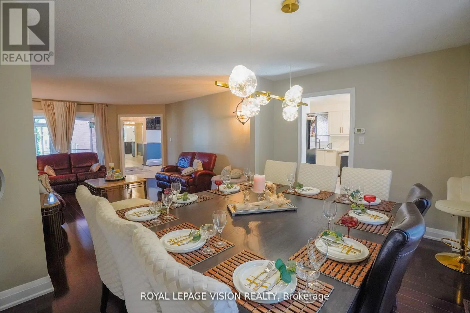 28 VALLEY CENTRE DRIVE S