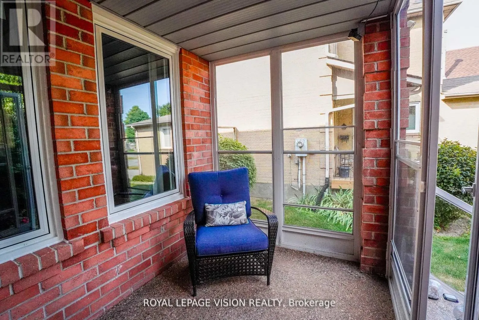 28 VALLEY CENTRE DRIVE S