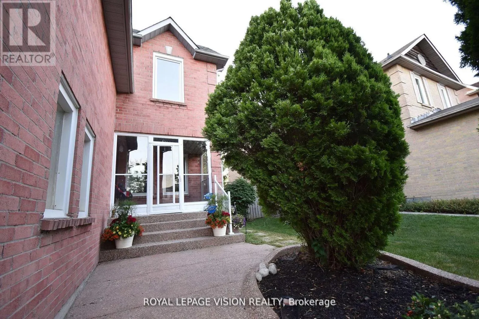 28 VALLEY CENTRE DRIVE S