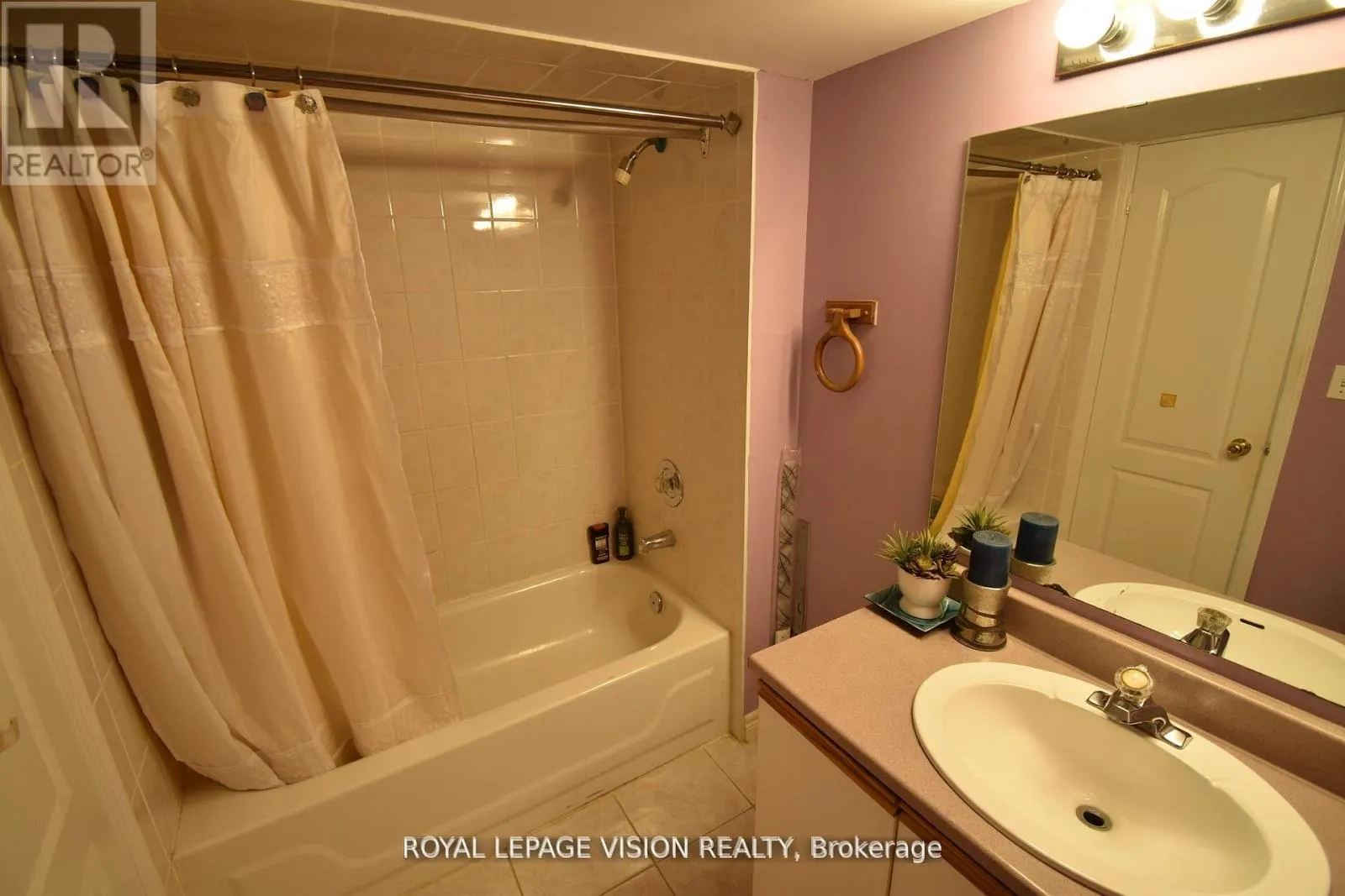 28 VALLEY CENTRE DRIVE S