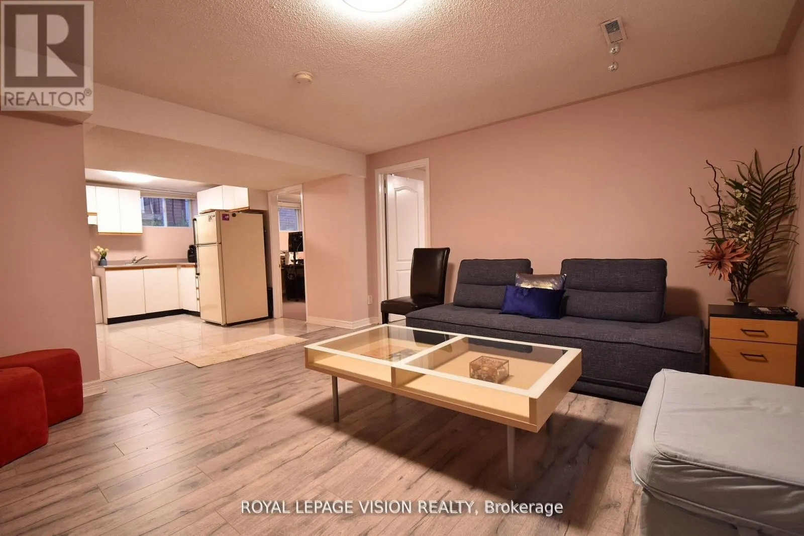 28 VALLEY CENTRE DRIVE S