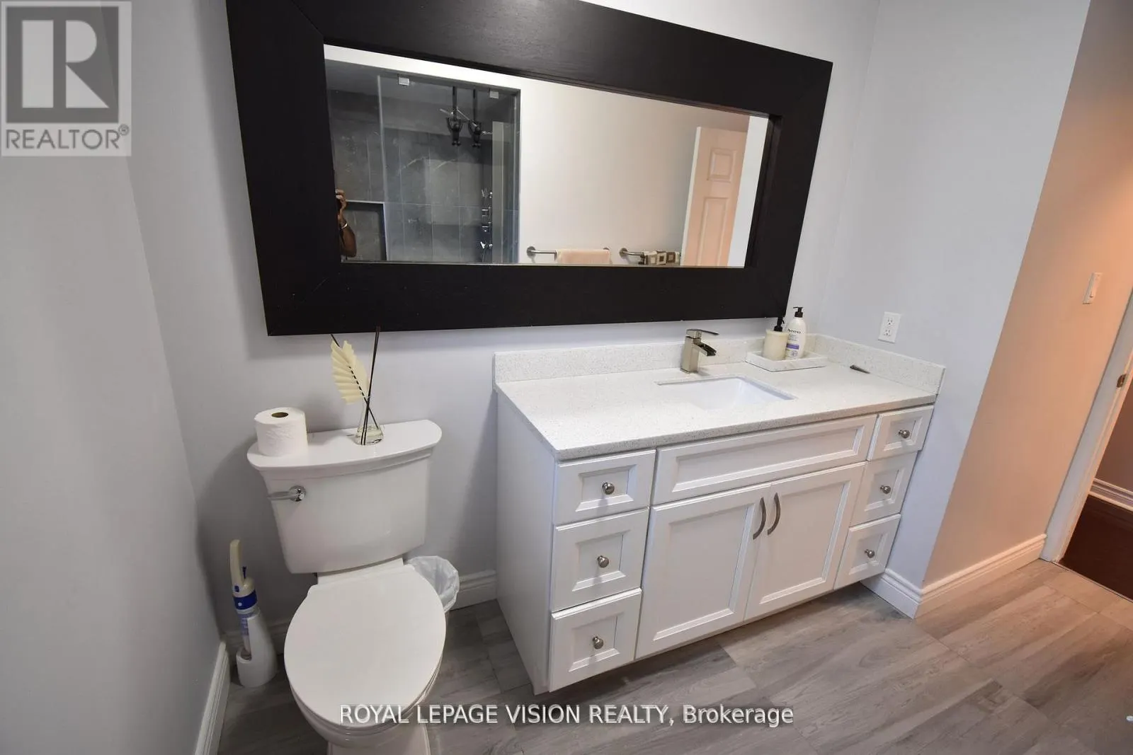 28 VALLEY CENTRE DRIVE S