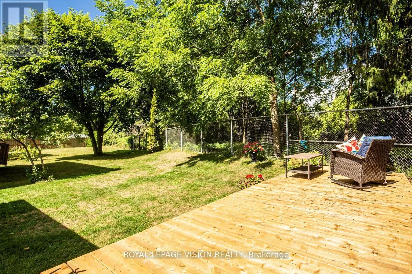 28 VALLEY CENTRE DRIVE S
