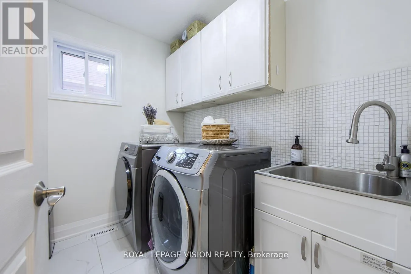 28 VALLEY CENTRE DRIVE S