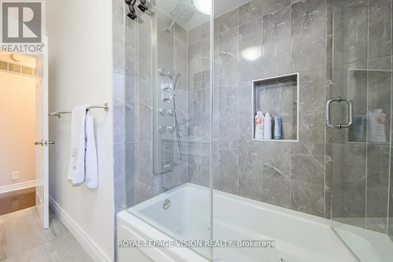 28 VALLEY CENTRE DRIVE S