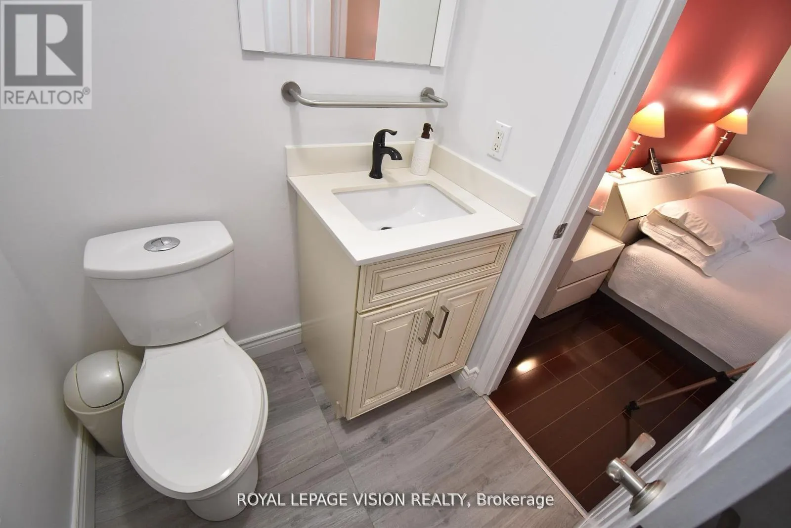 28 VALLEY CENTRE DRIVE S