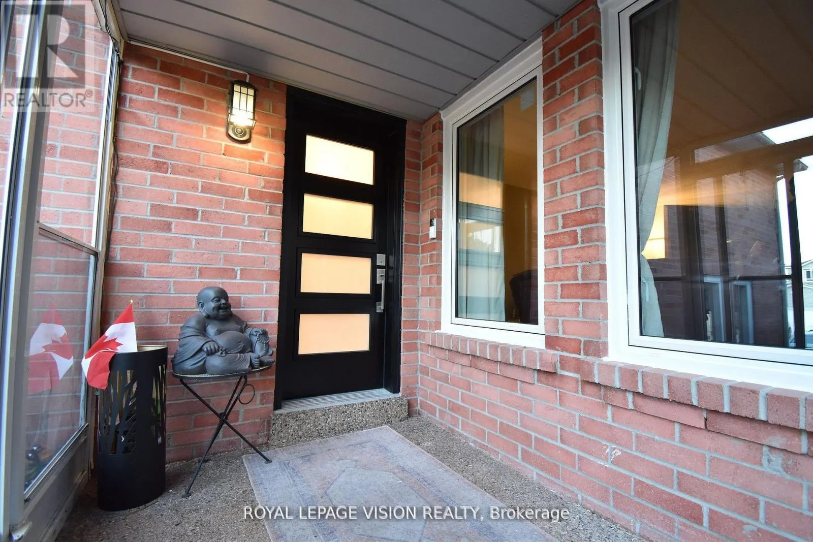 28 VALLEY CENTRE DRIVE S