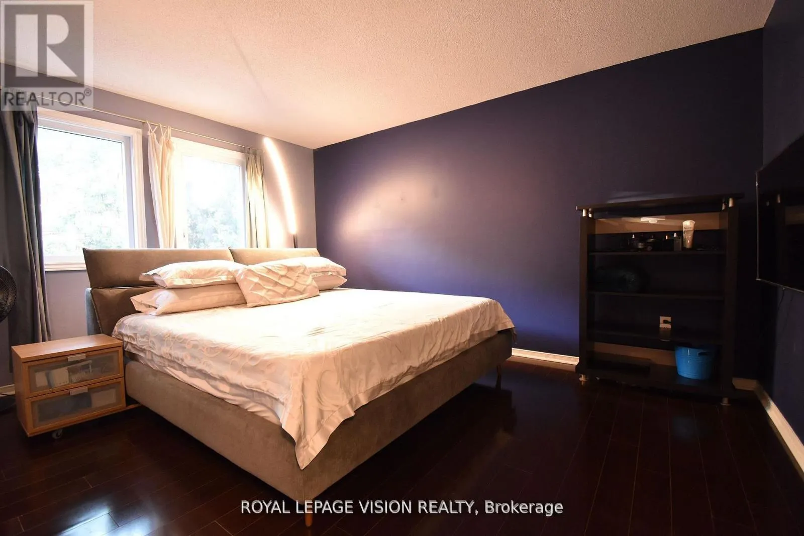 28 VALLEY CENTRE DRIVE S