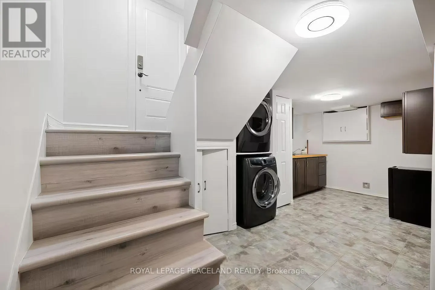 LOWER - 19 MIDHOLM DRIVE