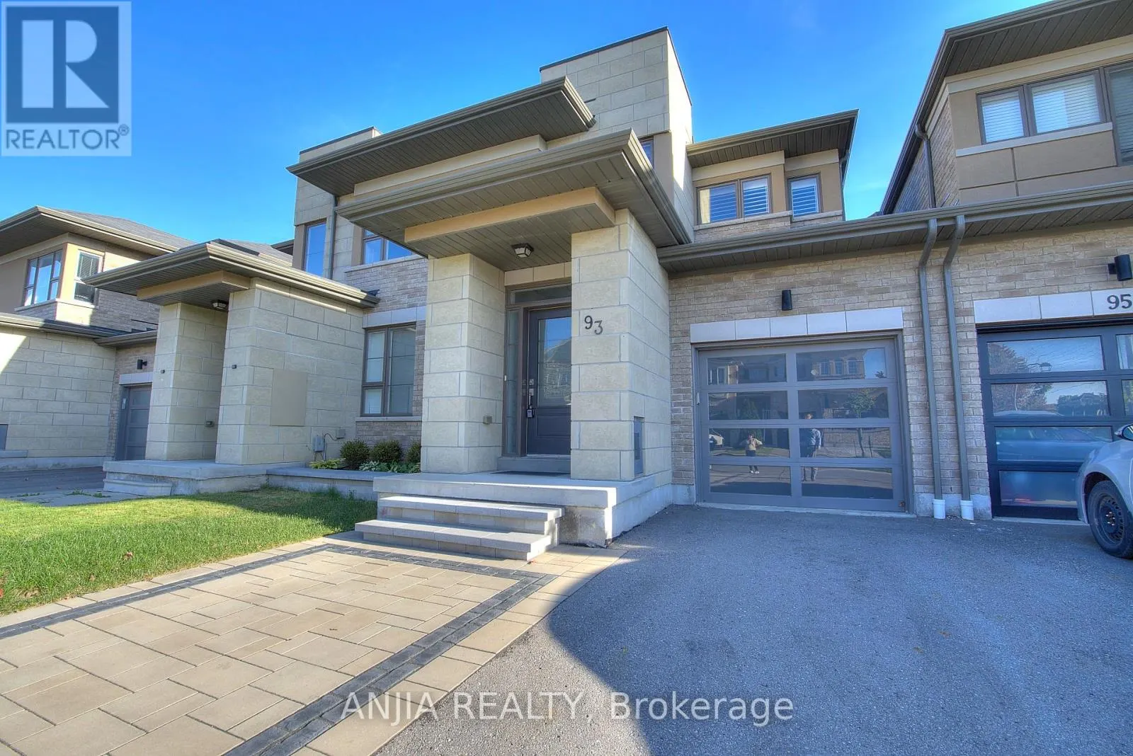 93 BARRISTER AVENUE