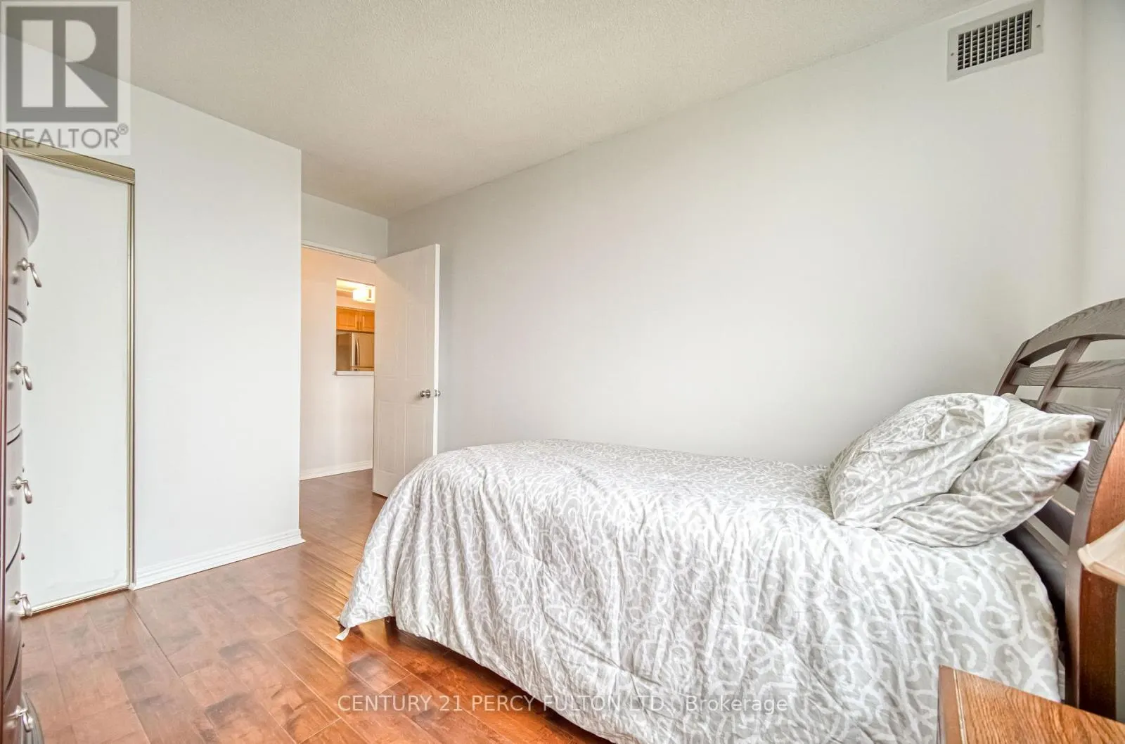 710 - 711 ROSSLAND ROAD NW