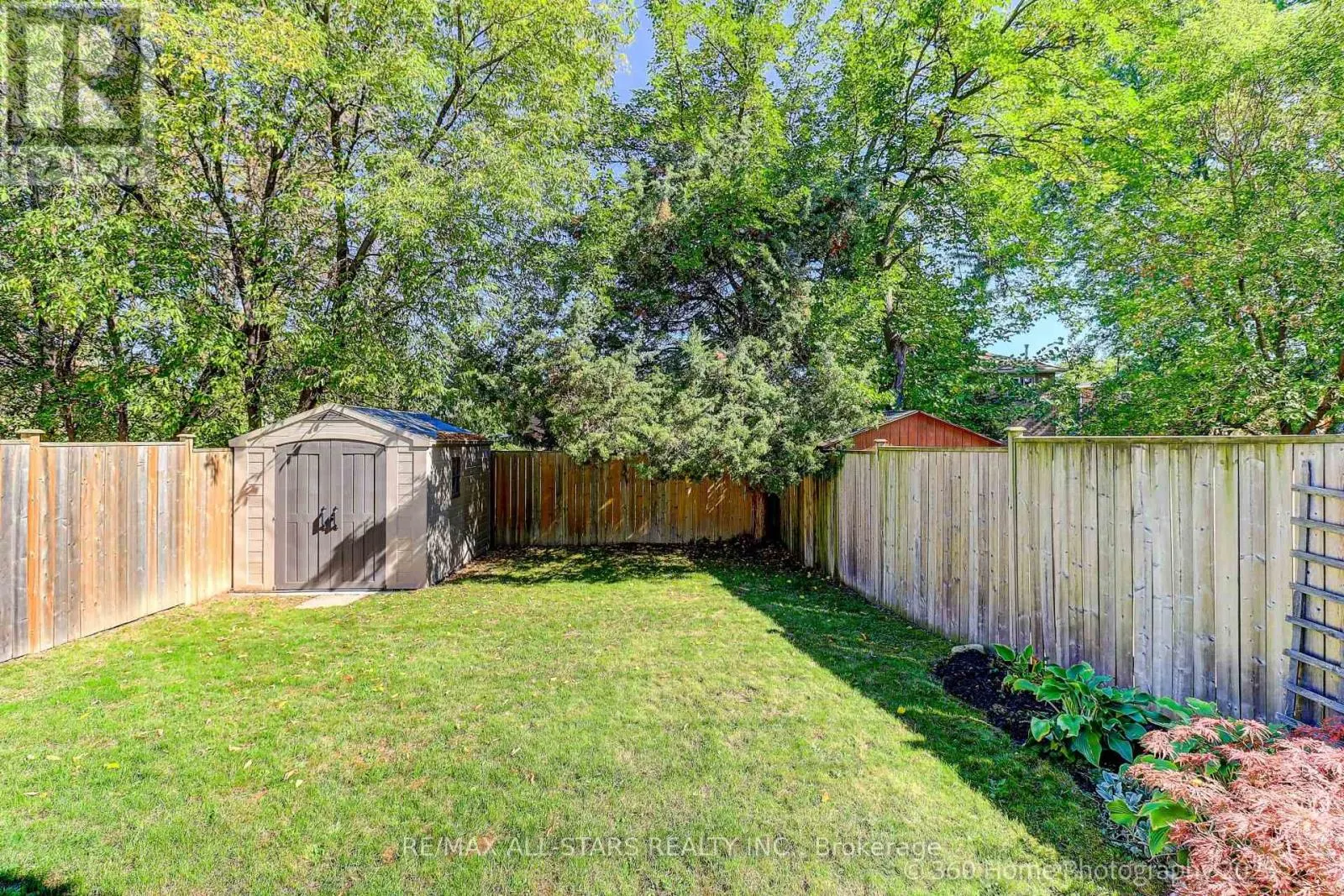 689 FOXWOOD TRAIL
