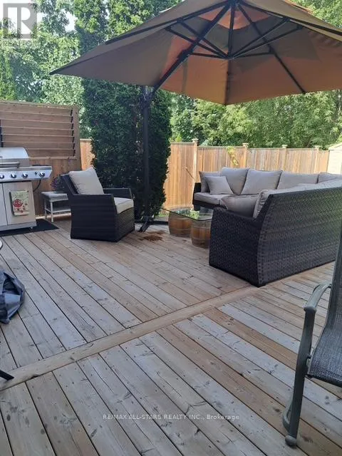 689 FOXWOOD TRAIL