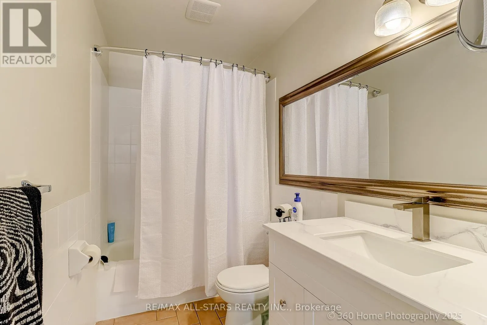 689 FOXWOOD TRAIL