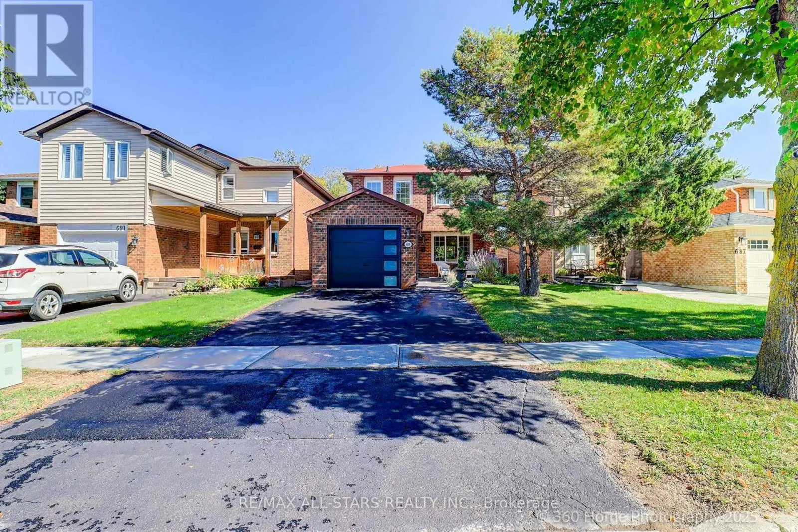 689 FOXWOOD TRAIL