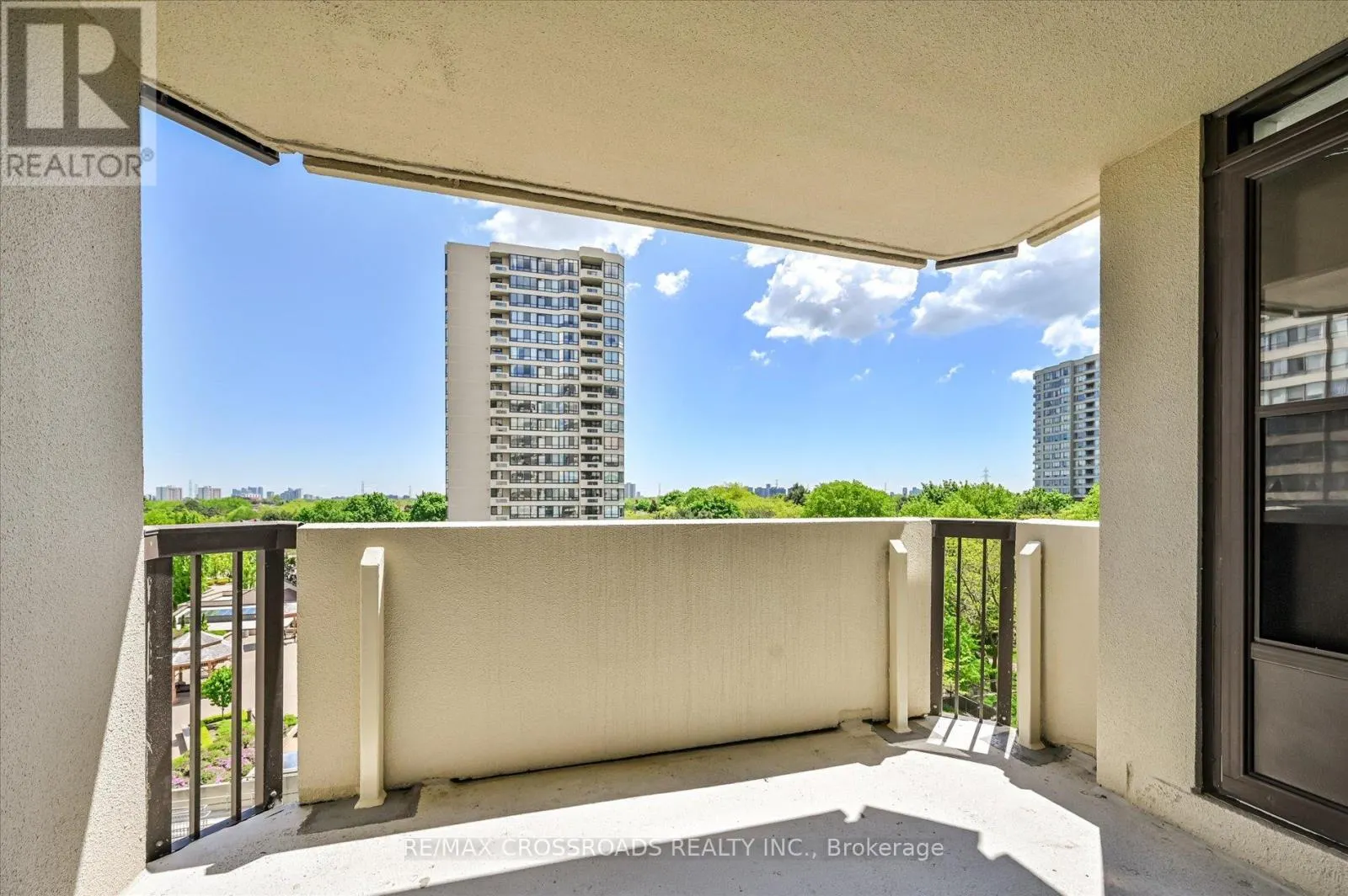 604 - 275 BAMBURGH CIRCLE