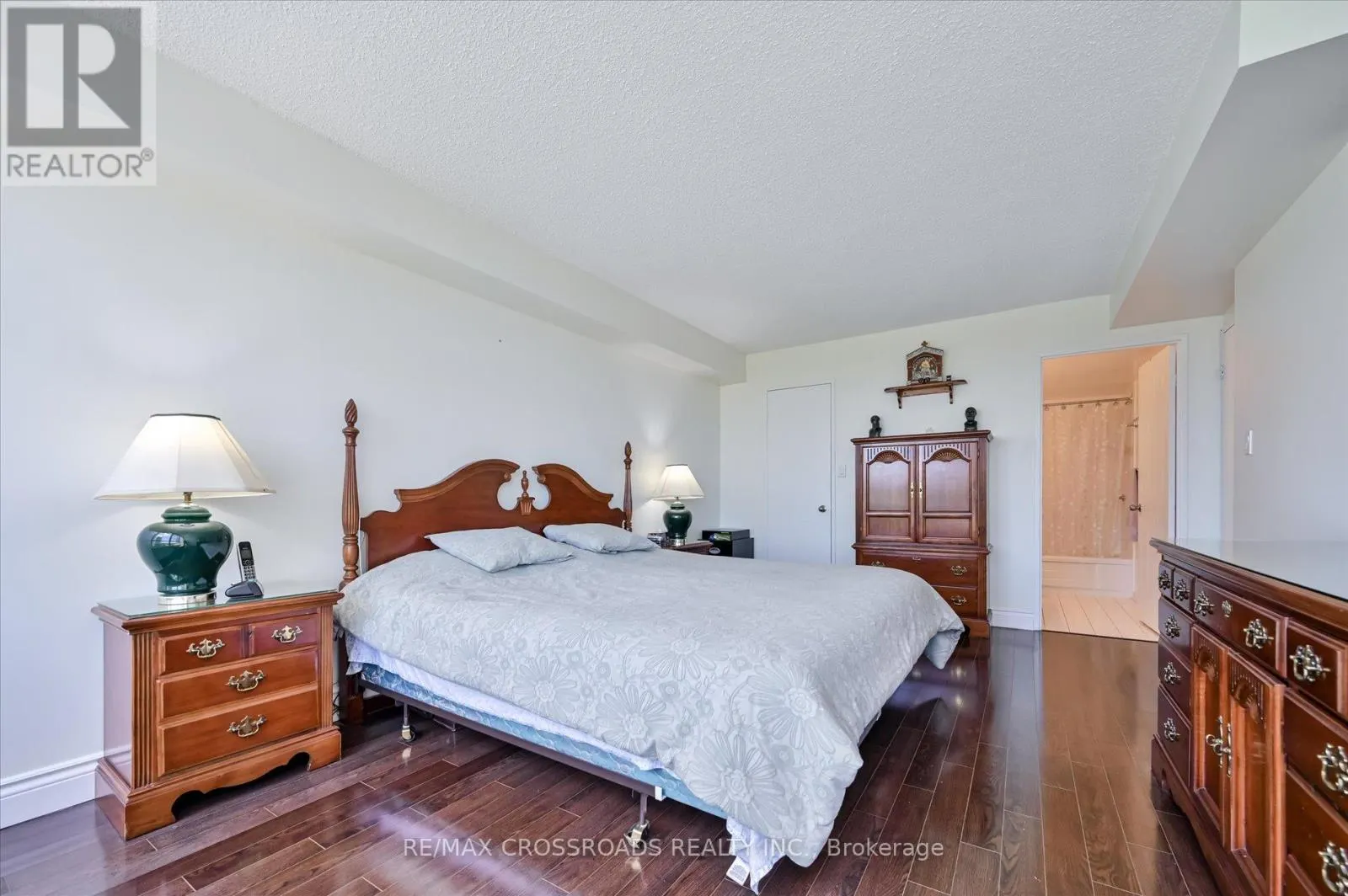 604 - 275 BAMBURGH CIRCLE