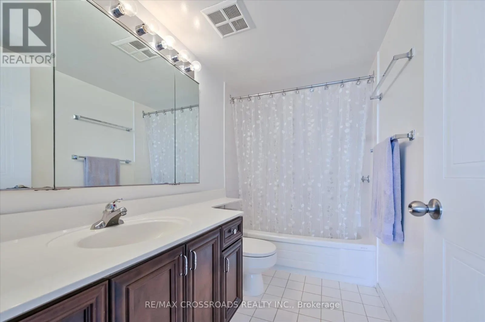 604 - 275 BAMBURGH CIRCLE