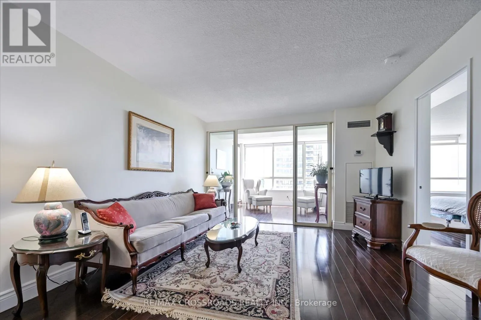 604 - 275 BAMBURGH CIRCLE