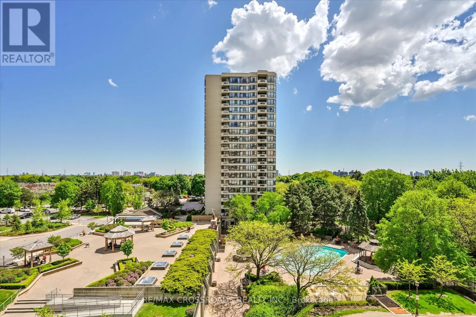604 - 275 BAMBURGH CIRCLE