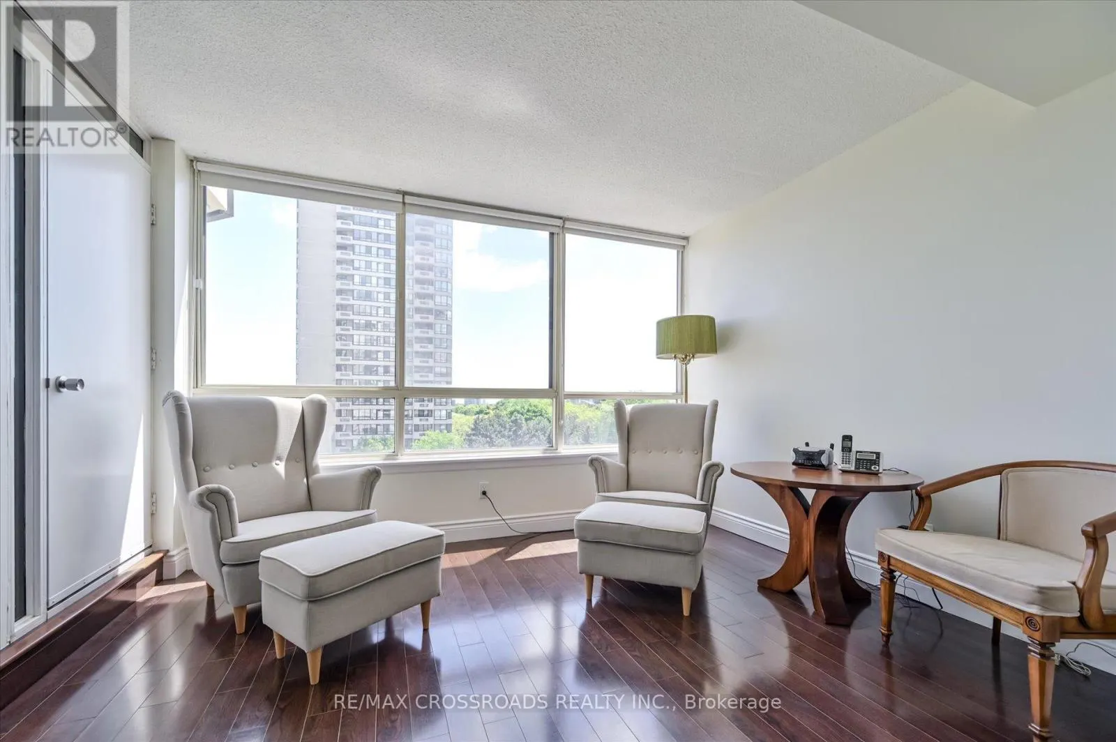 604 - 275 BAMBURGH CIRCLE