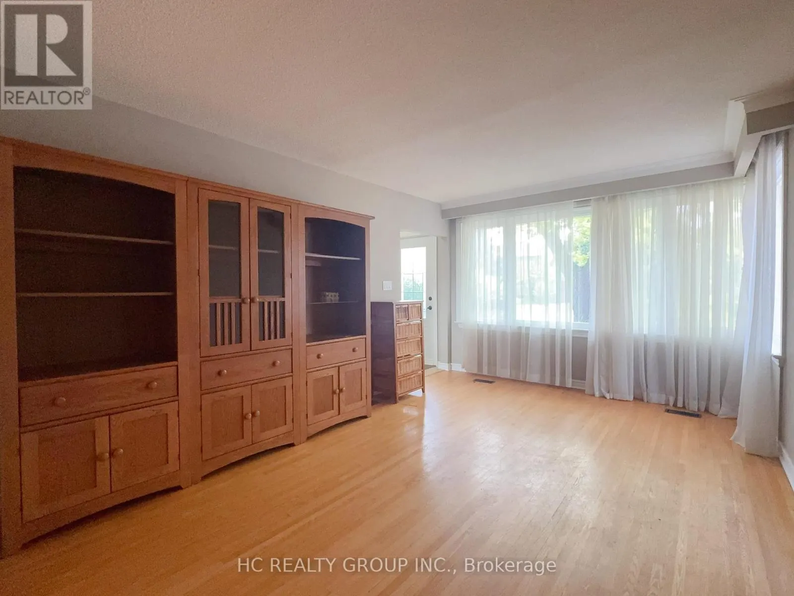 UPPER - 53 TREVERTON DRIVE
