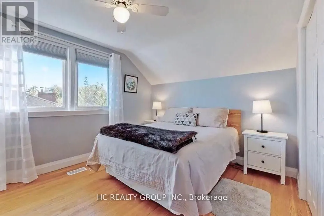 UPPER - 53 TREVERTON DRIVE