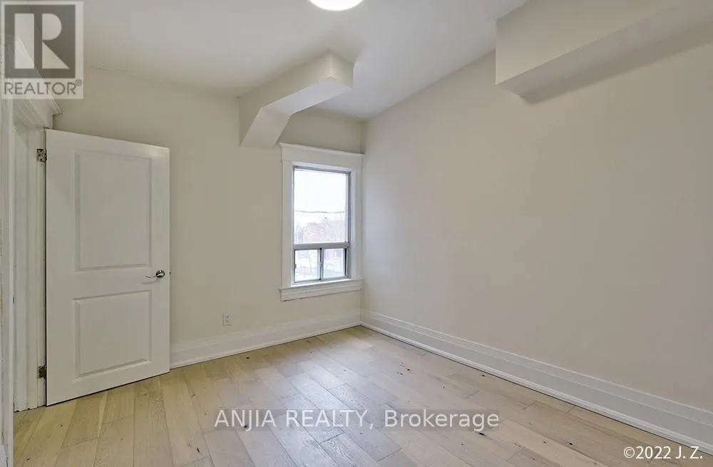 UPPER - 812 LOGAN AVENUE