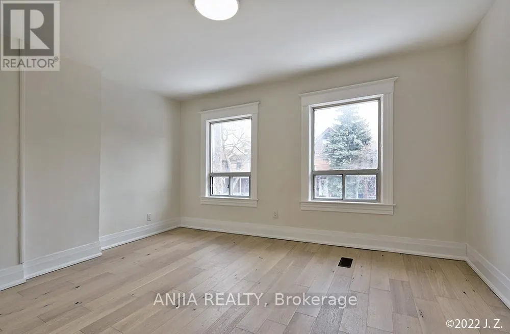 UPPER - 812 LOGAN AVENUE